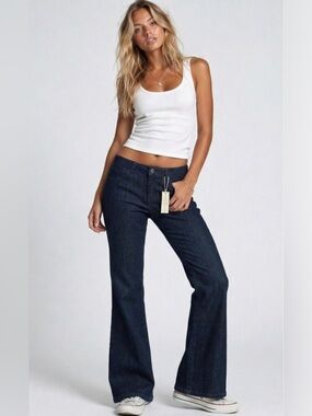 Divine Rights of Denim Flare Jeans 32 (32x33.5) Dark Wash Blue High Rise Womens